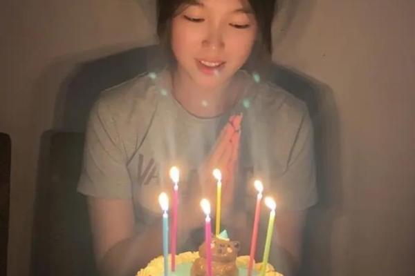 2007年出生的女孩：属火命，绽放人生的独特光芒
