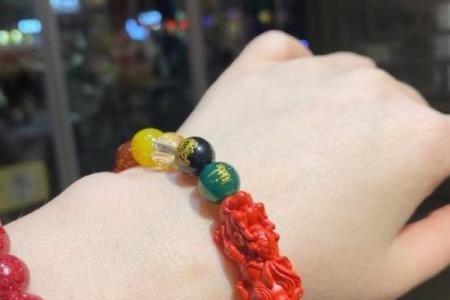 山头火命的人适合佩戴什么颜色，带给你好运与活力！