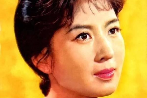 1985年命女：智慧与魅力并存的时代之花