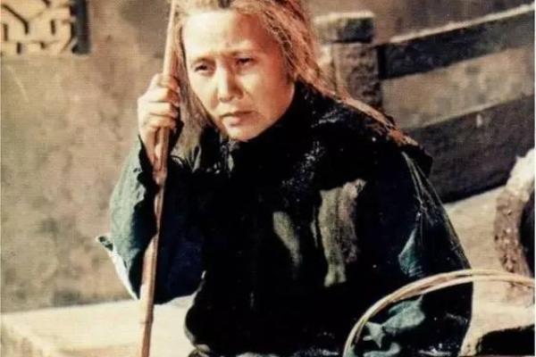 深入探索：下牙漏缝对男性命运的影响与文化解析