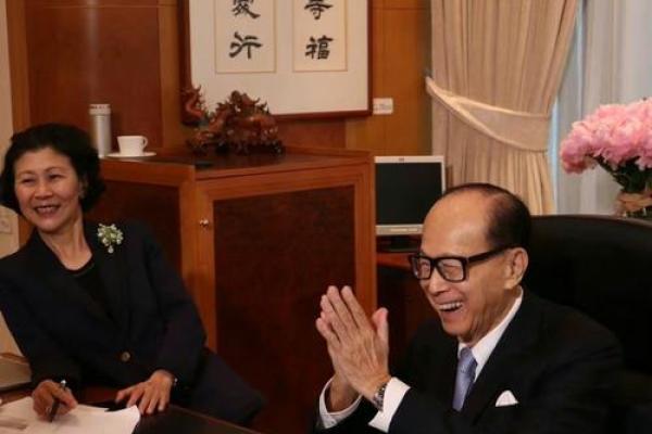 李嘉诚的成功秘诀：如何在平凡中成就非凡人生