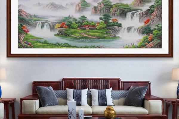 家居风水：水命人客厅挂画的最佳选择与搭配指南