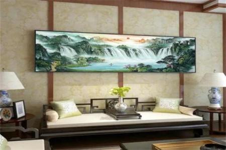 家居风水：水命人客厅挂画的最佳选择与搭配指南