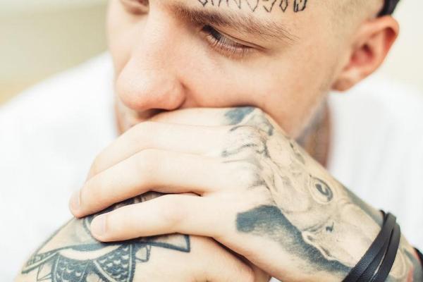 杨柳木命男人的纹身选择与象征意义探究