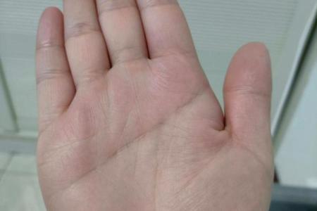 双手断掌纹的人命运解析：人生的特殊轨迹与命运风向标