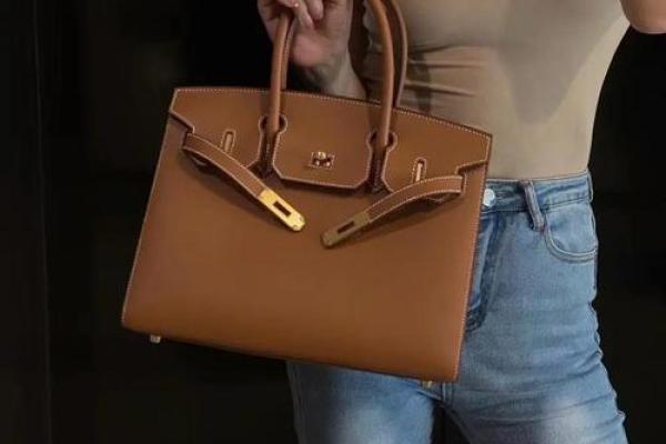 金命女性如何选择适合的眼影颜色，展现魅力与自信