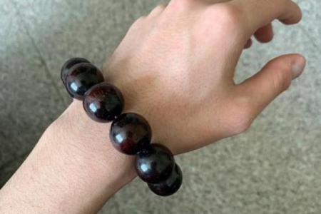 小叶紫檀的命理之美：如何提升你的气场与运势