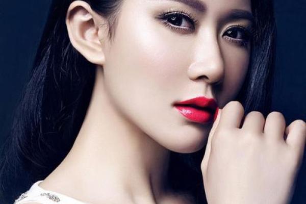 正月份出生的龙女：揭秘命理与性格魅力