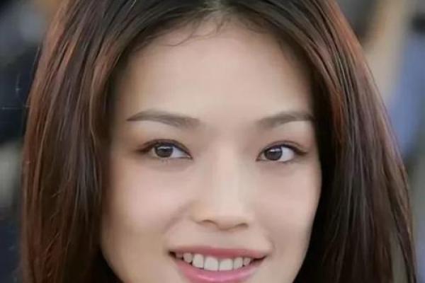 下巴宽的女生命运揭秘：美丽与性格的奇妙联系