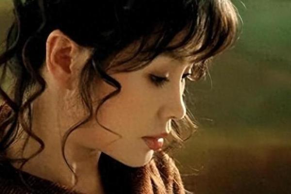 苦命女人的命运：她们的坚韧与不屈