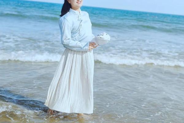 海中金命的女人：优雅与坚韧并存的独特人生之旅