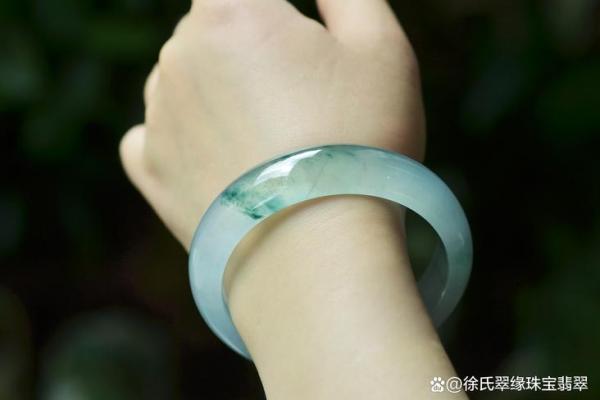 土命人士适合佩戴的手镯推荐与搭配技巧