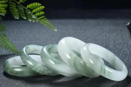 土命人士适合佩戴的手镯推荐与搭配技巧