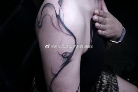 杨柳木命纹身选择：象征生命与坚韧的艺术表达