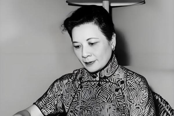 探索宋美龄的生肖与命格：一个传奇女性的命运之路