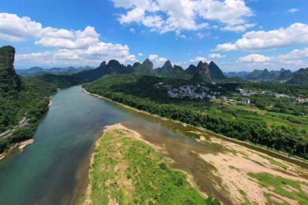 探秘巴马命河：自然奇观与人文魅力交织的旅游胜地