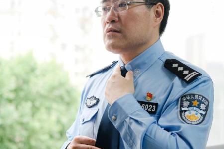 命格与警察职业的完美结合：谁最适合穿上警服？