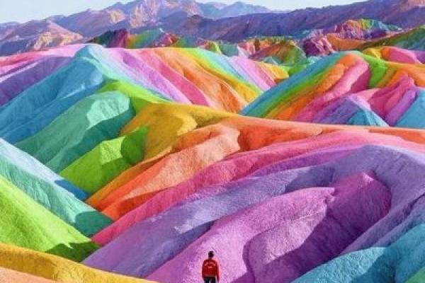 金命者的色彩之旅：与命运共舞的颜色选择