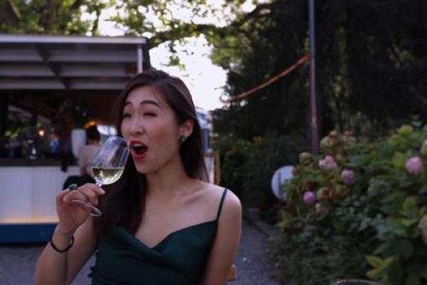 胳膊细的女孩，命运与自信的完美交响曲