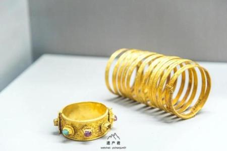 金命人士适合佩戴什么材质的项链？寻找你的命理之美！