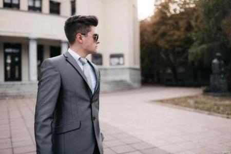 土命男人缺什么颜色，如何搭配提升个人魅力？