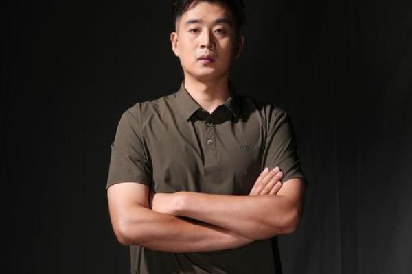 逆天改命：一名男子的传奇人生与不屈斗志