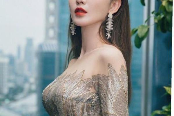 女人金命的最佳佩戴选择：打造靓丽与气场的完美平衡