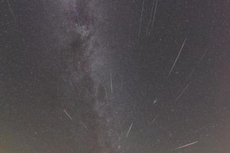 回顾1982年5月5日：一场流星雨下的那些岁月