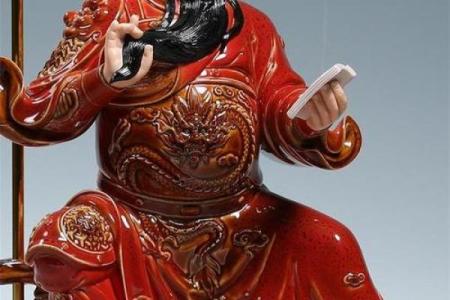 掌握命理：哪些人适合纹关公，带来平安与勇气？