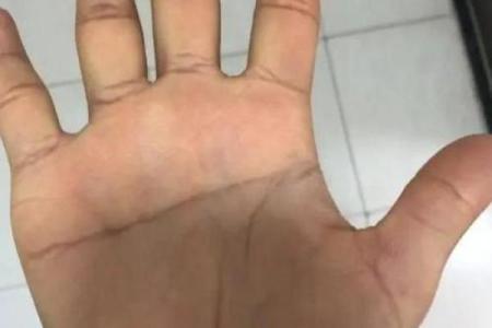 男右手断掌的命运解析：神秘的手相与人生轨迹