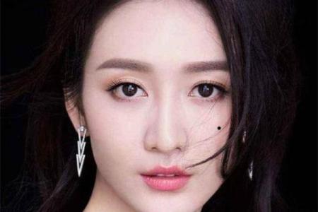 小肚长红痣的命理解析：深藏的秘密与命运指南