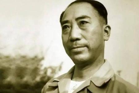 杜月笙为何找人改命，背后的故事与智慧