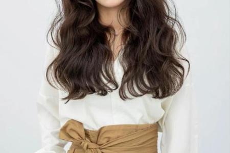 卷发女你的命理分析：揭开卷发背后的魅力与个性