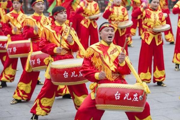 为什么拜年比命重要：传统与情感的交织