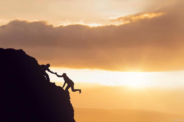 两个金命人的孩子:美好命运的象征与成长之路 两个金命人的孩子:美好命运的象征与成长之路