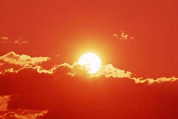 阳光下的火焰:太阳火命与壁画的完美结合 阳光下的火焰:太阳火命与壁画的完美结合