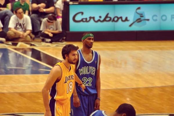 流浪者的命运：从乞讨到希望的蜕变