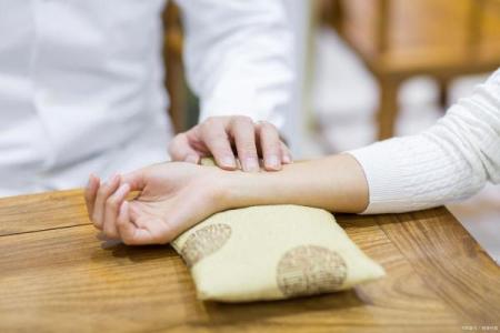 右脚底红点的命理解析：揭示健康与运势的神秘信号