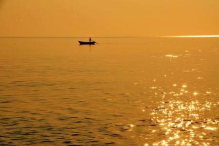 头顶宽阔，命运之舟的自由航行者