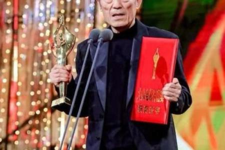 探索张艺谋的命理与艺术之路：天赋与机遇的交织