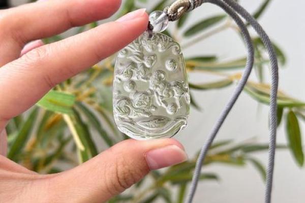 白蜡金命的能量护航：选择适合的水晶提升运势