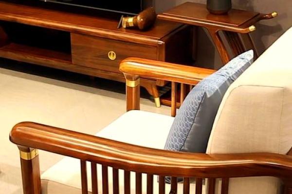 金命人士适合的沙发颜色推荐，让家居更加温暖舒适！