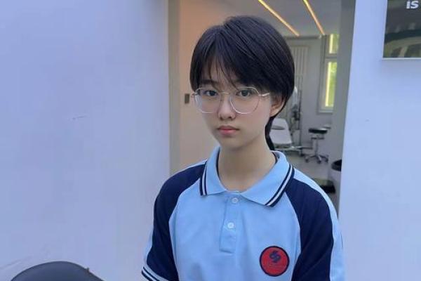 女童浓眉大眼，魅力背后的命运之谜