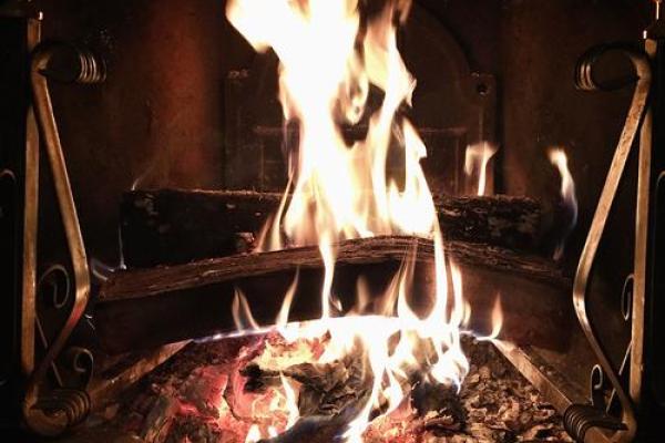 丙寅炉中火:探寻命理中的热情与生命力 丙寅炉中火:探寻命理中的热情与生命力