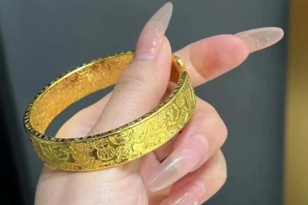 火命人的镯子选择：焕发能量与灵性之美的完美搭配