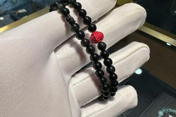 探寻木命之人：黑曜石与水晶的完美搭配