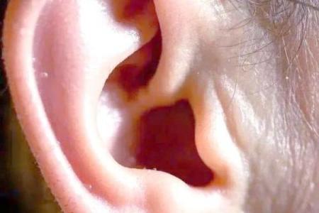 揭示耳相之谜：左耳低右耳高命理解析及其影响