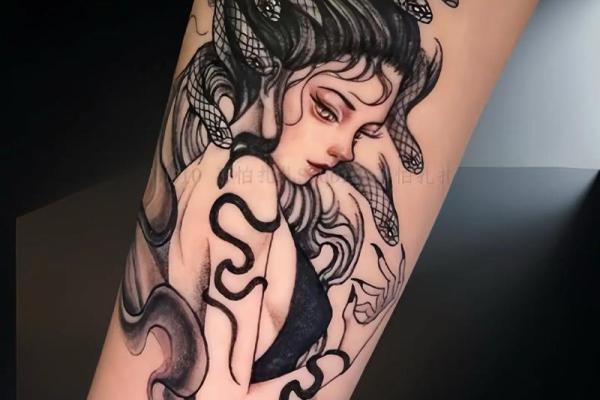 如何选择适合土命的纹身图案,展现独特个性与内涵 如何选择适合土命的纹身图案,展现独特个性与内涵